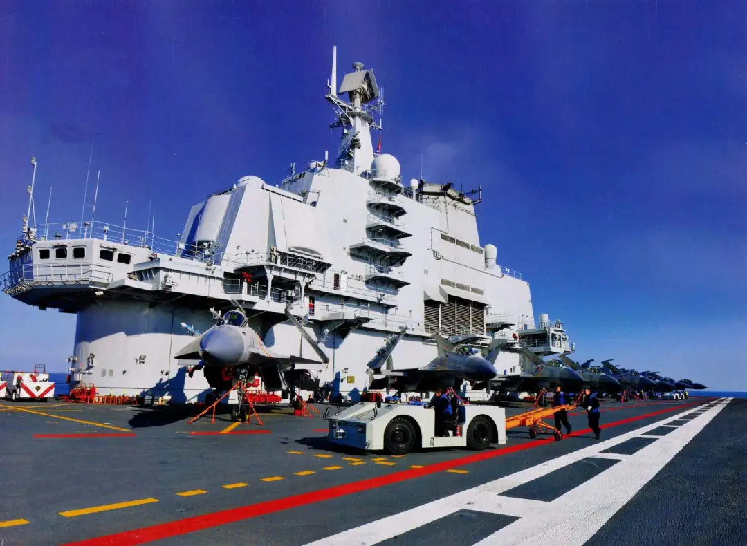 闽南扬帆 重达50000吨的航母熄火到启动花费的时间真的长！