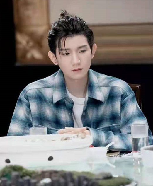 时尚风行派|跟时尚女王baby学穿搭！将经典格纹穿出全新风潮，休闲优雅统统拿下