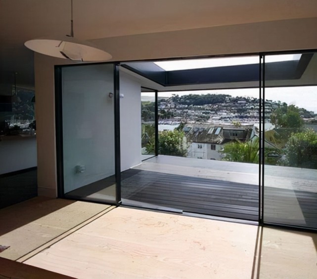 阳台万万不要装推拉门了，越来越多人潮流这样设计，漂亮又实用