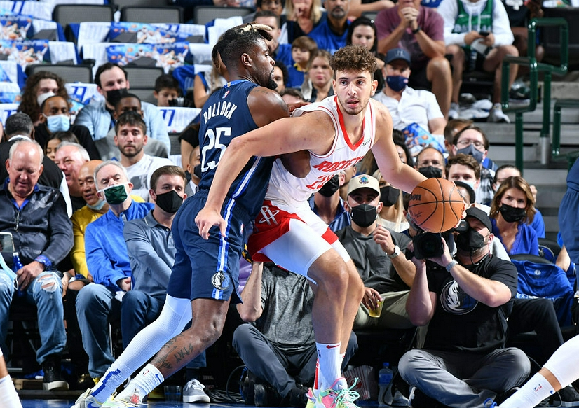 那些你很冒险的梦 仅得5分！申京暴露巨大防守短板，伍德无奈摊手，塞拉斯表态