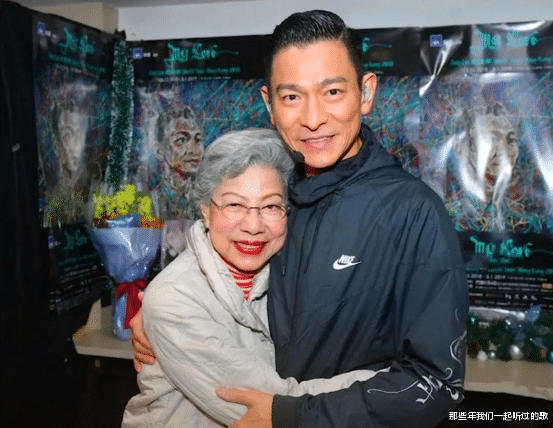 刘德华|长红40年的原因在哪里,看看与刘德华合影的女星就知道了