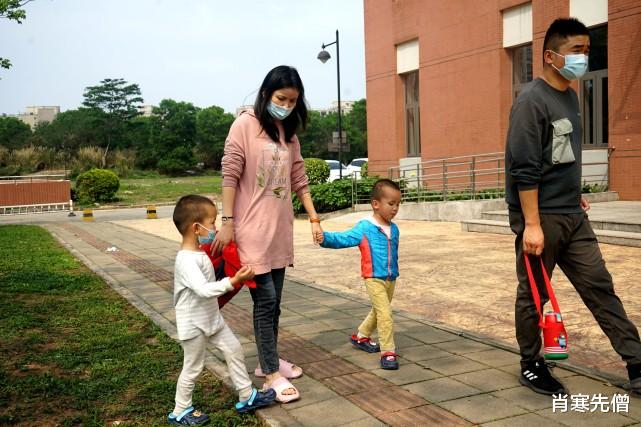 创业 我，37岁，创业失败后和小11岁老婆回老家开超市，三年还完外债