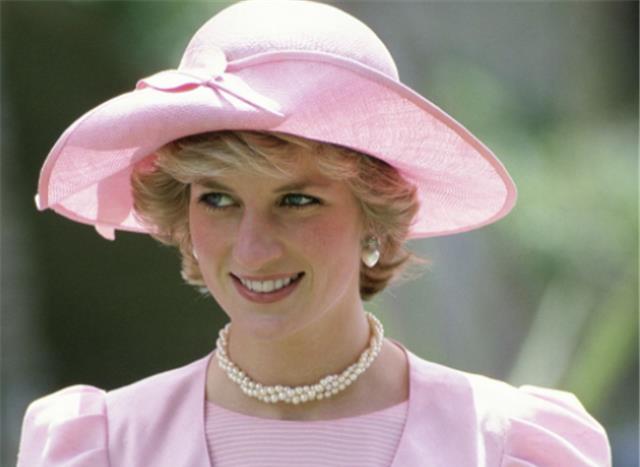 DEEP深度世界|戴安娜与查尔斯形同陌路，魂断巴黎之夜，“情夫”打爆电话找她