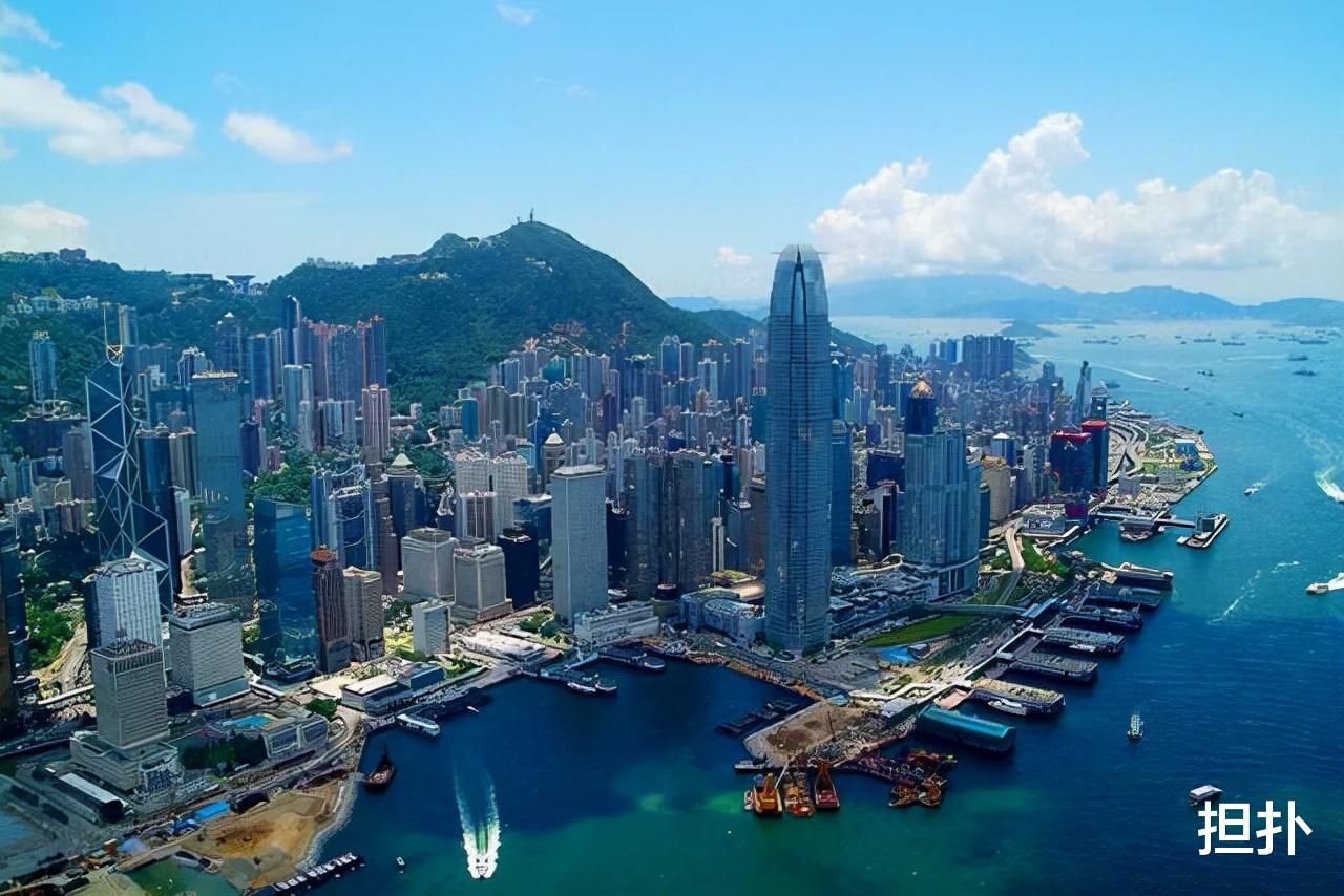 董子健|手握71亿的现金，还有几个商场在收租，夫妻下馆子一年花几百万