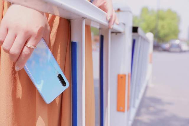 别纠结，手机出现这四种情况，说明你该换机了