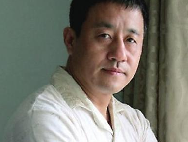 生活赋予情感|赵本山曾扇4耳光,节目上占林志玲便宜,王小宝为何娶女儿闺蜜?