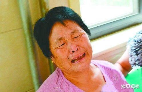|儿媳临产,婆婆称生儿子给十万,从产房出来,婆婆瞧见孩子,蒙了