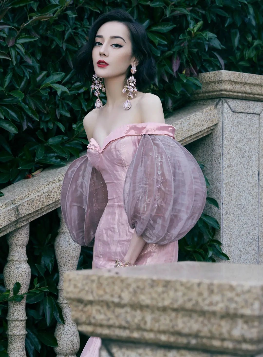 迪丽热巴|迪丽热巴“背后金主”曝光，女明星纷纷抢破头！网友：她一出手必是王炸！