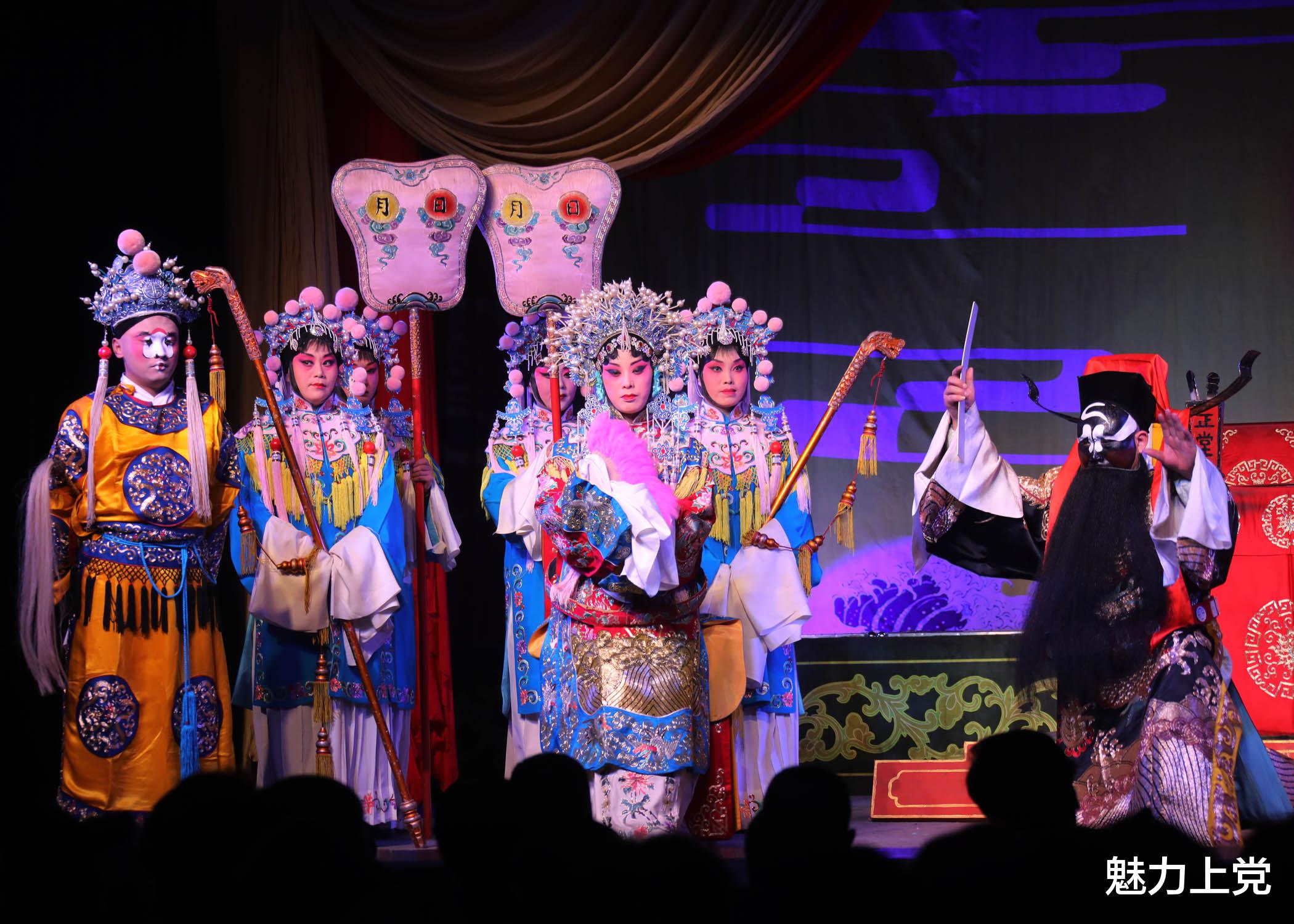 魅力上党 长治市上党梆子剧团走进潞州区屈家庄村惠民演出