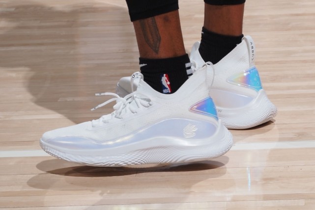 李宁|NBA球员上脚：伊戈达拉和库里弟弟上脚库里8，巴特勒上脚李宁闪击7