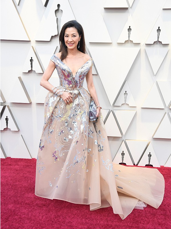 BiuVogue|杨紫琼的气场有多强？就算和富豪何超琼穿的像，气场也不输