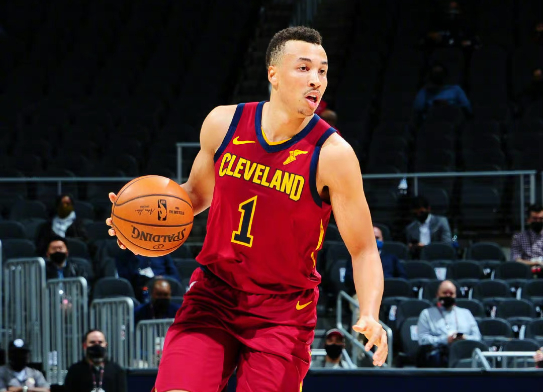 铜仁 火箭交易沃尔坚守两底线,8+4后卫即将加盟,阵容洗牌三老将难留队