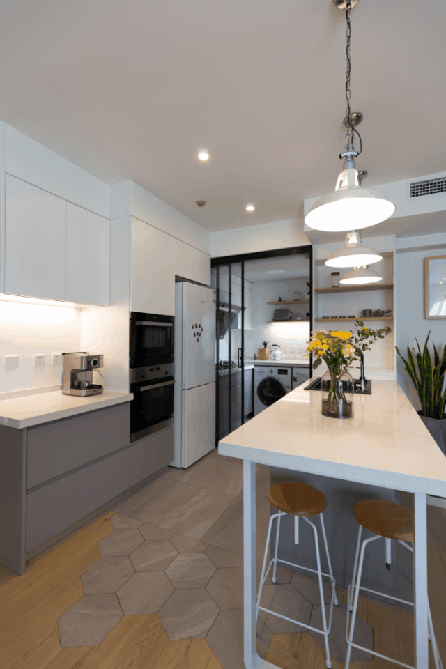 65㎡不规则小户型，爆改成完美SOHO小居，也太好住了！