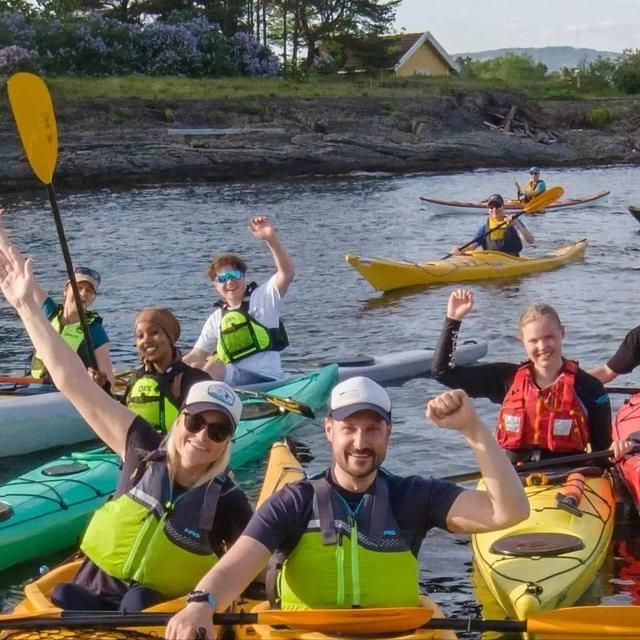 五维星体 大雪纷飞拦不住当众亲吻腻歪，这位王妃结婚20年仍被宠上天