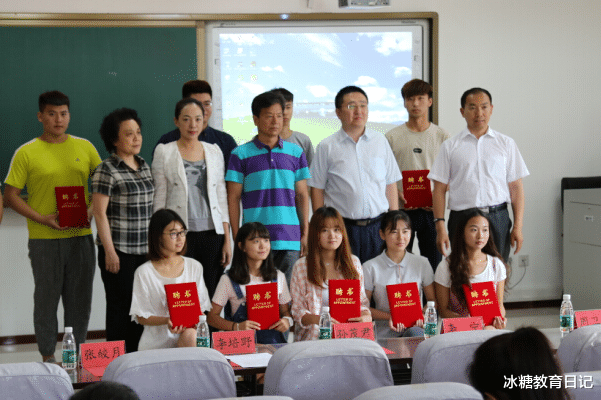 医生|2021“铁饭碗”职业排名有变化,公务员被踢出前三,榜首却出乎意