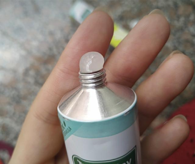 燕麦 屈臣氏有一“憋屈”祛痘膏,因价低少有人知,却是导购们的自款