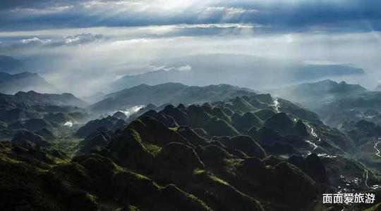 面面爱旅游 辉煌了近32年的三线厂，坐落在六盘水，如今少有人来，厂区破败