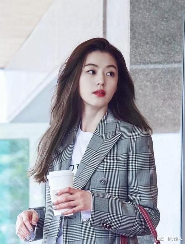 口红|真正优雅的女人，出门包里会带有这5样东西，少一样都不“精致”