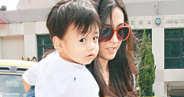 吴亦凡|谢霆锋晒王菲视角视频，暴雨中给菜地打伞被指做作：连儿子都不管