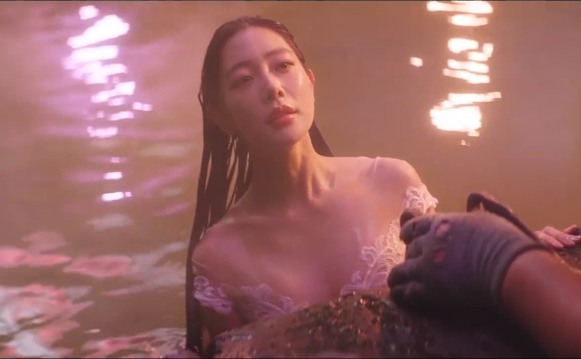 克拉拉曬《美人魚》預告片，當她從水裡起身那一刻，就已完勝林允-圖4
