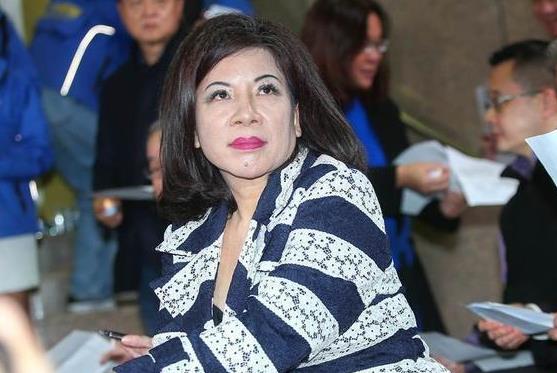 肠胃|63岁主持人称近期晕倒3次，发病时如失智老人，曾患肺腺癌未好转