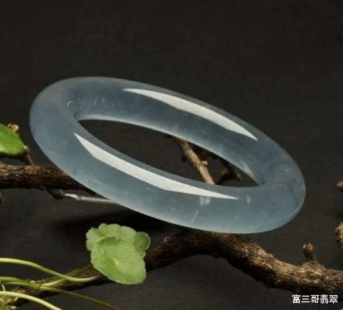翡翠|这种翡翠以前被当做修厕所的材料，今天却成了大火的高端翡翠！