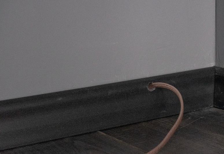 踢脚线可以作为线槽来走家里的全部电线吗?为什么?有何优缺点?