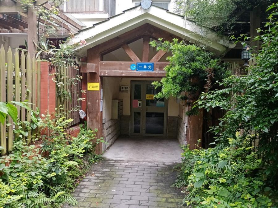 郫都区|成功捡漏，近日成都郫都区一套房子拍卖，一共只有1人报名，很幸运的起拍价47.6万就买到了。