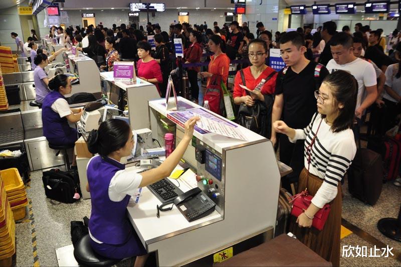 巴厘岛 刚被救回来，中国游客再踏险地，国家：这次费用自己承担