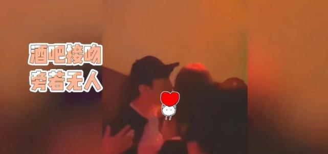 王思聪|王思聪携新女友现身酒吧，霸总式索吻旁若无人，女方疑似前女友甜仇