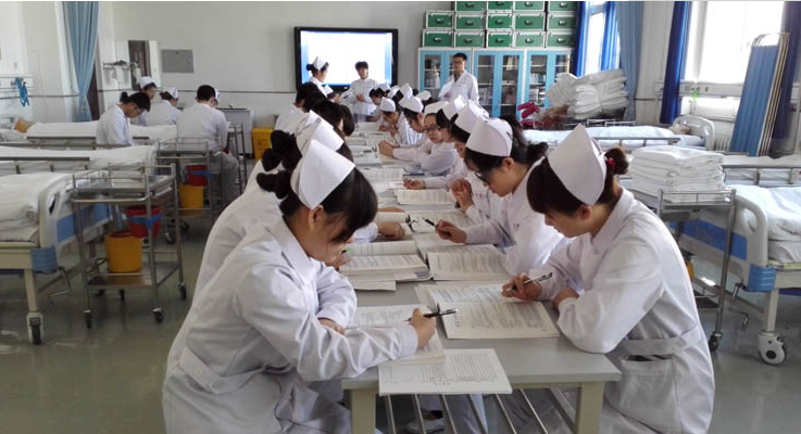 糯妈育儿经|985高校护理专业招生遇冷，降分近百仍招不上来，3点原因很现实