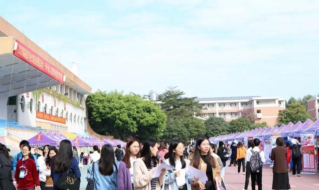 大龟 铁路局正式招聘，名额多达673个，专科以上可报！