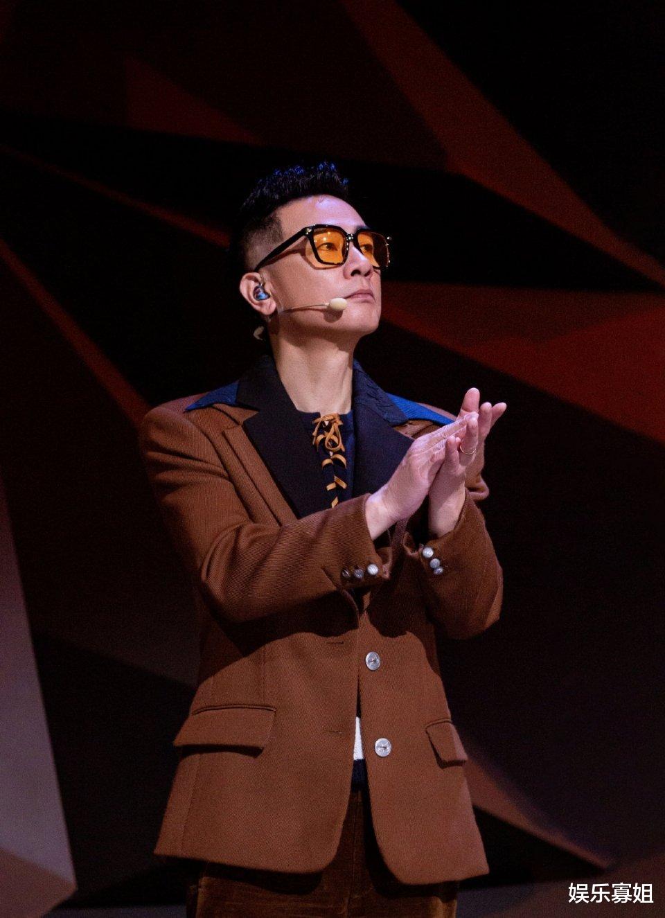 陈小春|太好笑了！《披荆斩棘的哥哥》四公舞台陈小春拉票环节报错号码