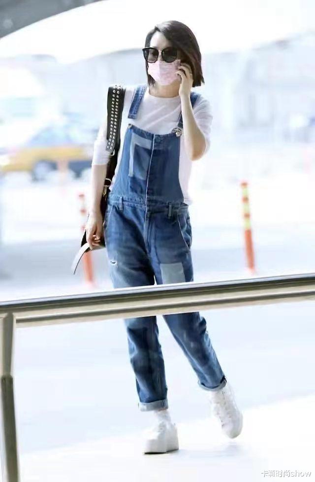 卡莉时尚show|许晴52岁了还和小姑娘似的，穿连体裤好少女，保养能力让人折服