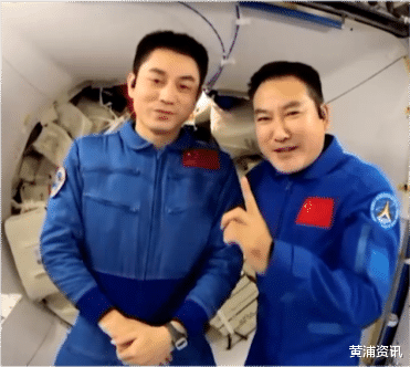 王亚平|王亚平展示自己的小房间：贴满与女儿的合照，3个小玩偶十分抢镜