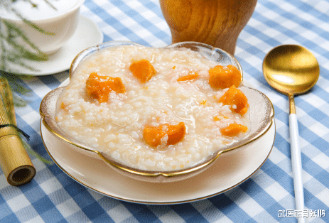 长寿|卫生组织揪出3种高胆固醇“早餐”，蛋黄垫底，多吃一口血管多堵一分