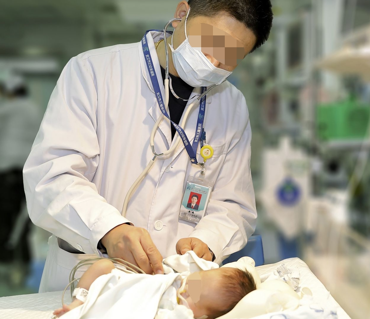 西红柿妈妈|宝宝总爱“吐泡泡”是生病了还是“天气预报”？宝妈可别弄错了