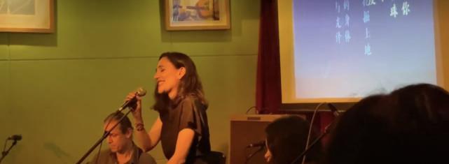 陈媛说 刘烨太太安娜酒吧演唱，网友惊讶其优秀，纷纷留言：刘烨配不上她