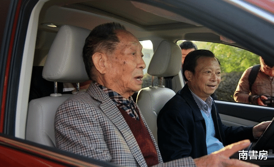 袁隆平生前的“特殊驾照”,跟普通人的相比,只不过多加了9个字