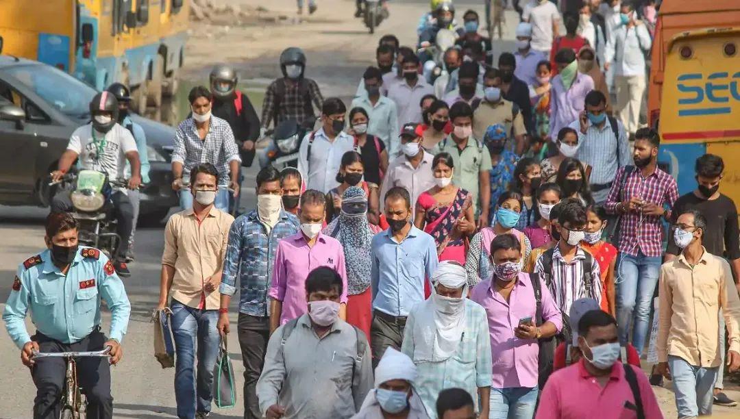 印度“千萬大軍”：即將奔赴恒河取水朝聖，當地人普遍不戴口罩-圖2