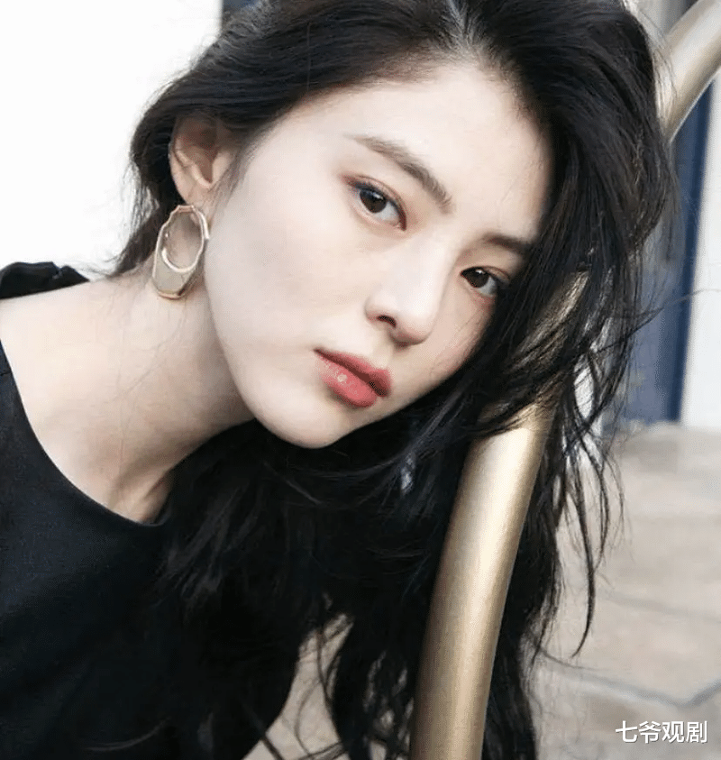 韩素希|韩星标配苦难童年,韩素希用片酬堵窟窿,亲妈是个欠债“机器”