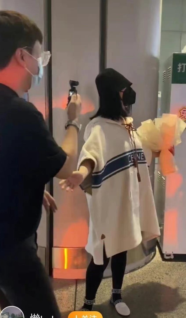 郭晶晶|谢娜复出首次直播，产后真实状态曝光，与赵丽颖娜扎吴昕同框比美