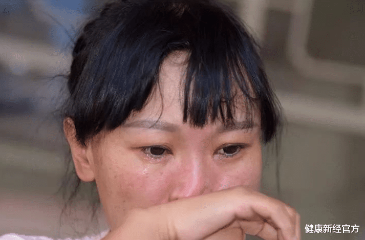 健康新经官方 22岁少女腰部酸痛，两月后查出肾衰，医生：常喝1水，肾迟早“报废”