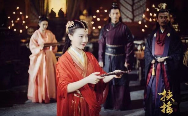 王鹤润|拍水戏嫌脏换150桶矿泉水？那个耍大牌的女星资源大好越混越牛