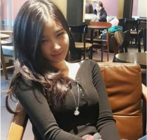 短裤|妹子你这是什么打扮，牛仔短裤里再套双丝袜，你这是怕冷还是怕热。