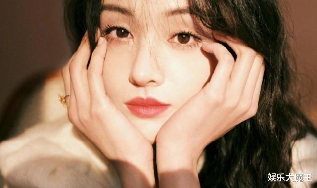 郑爽|曝郑爽遭封杀后整日闭门不出以泪洗面，首位圈内好友力挺始料未及