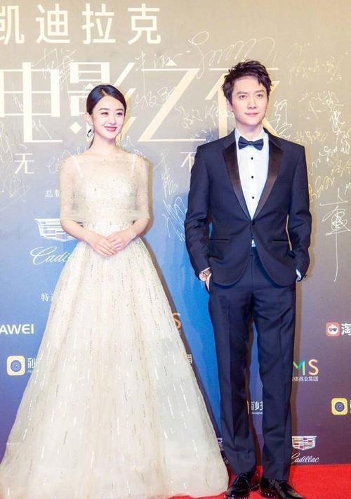 赵丽颖|赵丽颖冯绍峰先后发声明回应离婚，赵丽颖一个举动让冯绍峰挨骂！