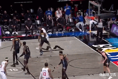 詹姆斯·哈登|最后7.1秒，哈里斯想发底线球，谁注意哈登的举动，3秒后替补嗨了