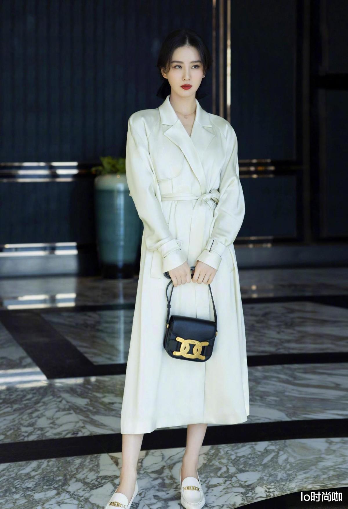 李小萌|有一种优雅叫“刘诗诗”，穿缎面长裙简约却有气质，名媛范十足