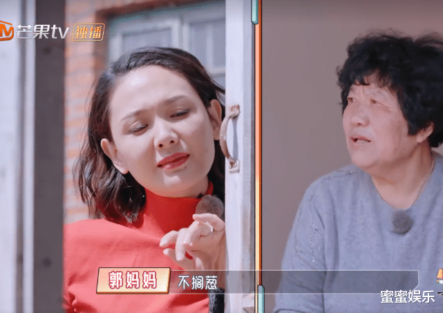 程莉莎|程莉莎戴8000元围巾回乡下，嫌弃吃大葱，婆婆：给你买新筷子